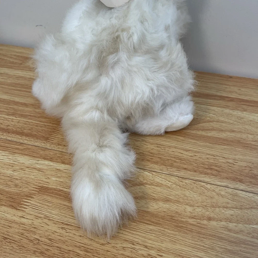 Vintage 1986 PrrrL Ventures Inc Purring White Persian Plush Cat Blue Eyes